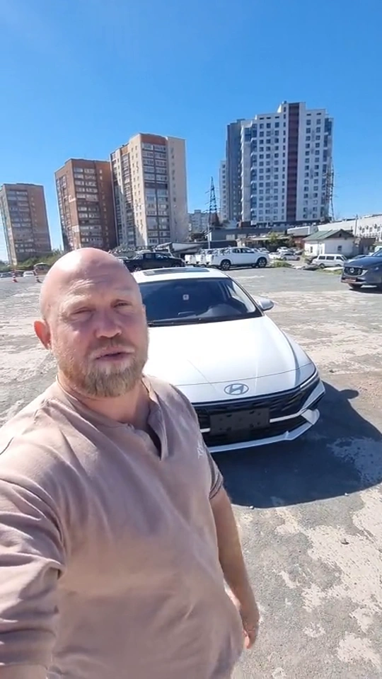 Исходный кадр автомобильного обзора без добавленной графики